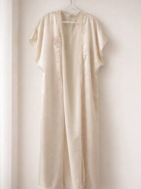 Vintage Women’s Medium Satin Robe